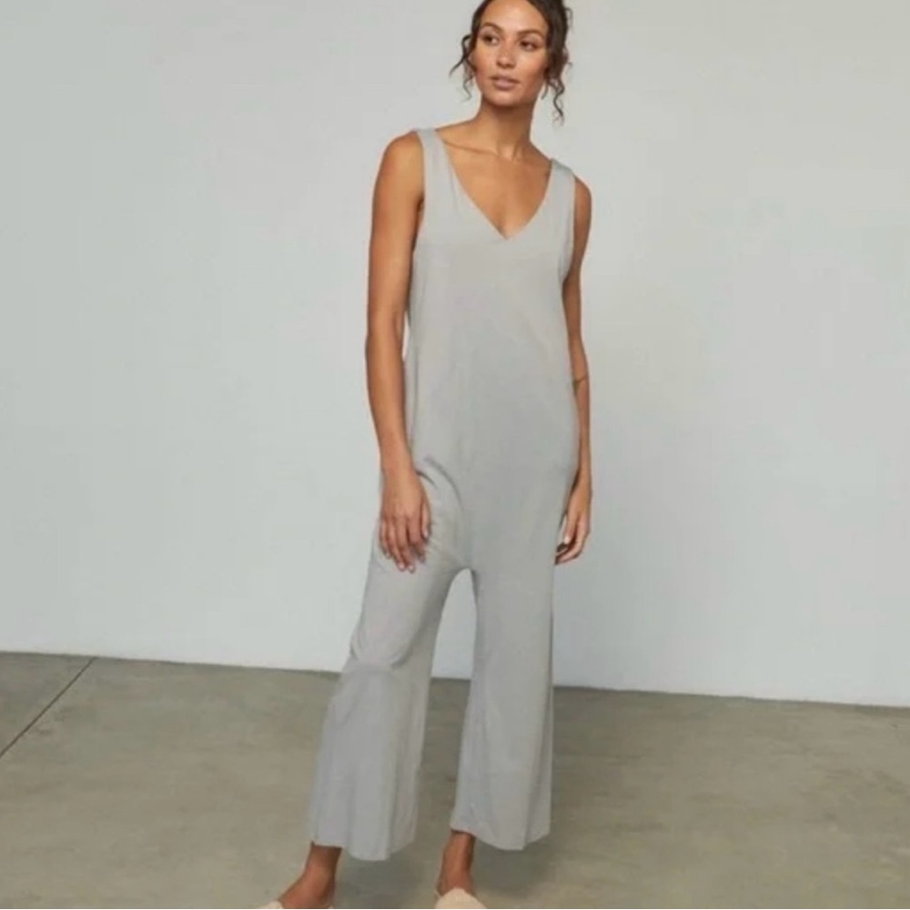 Elegant Gray Sleeveless Jumpsuit